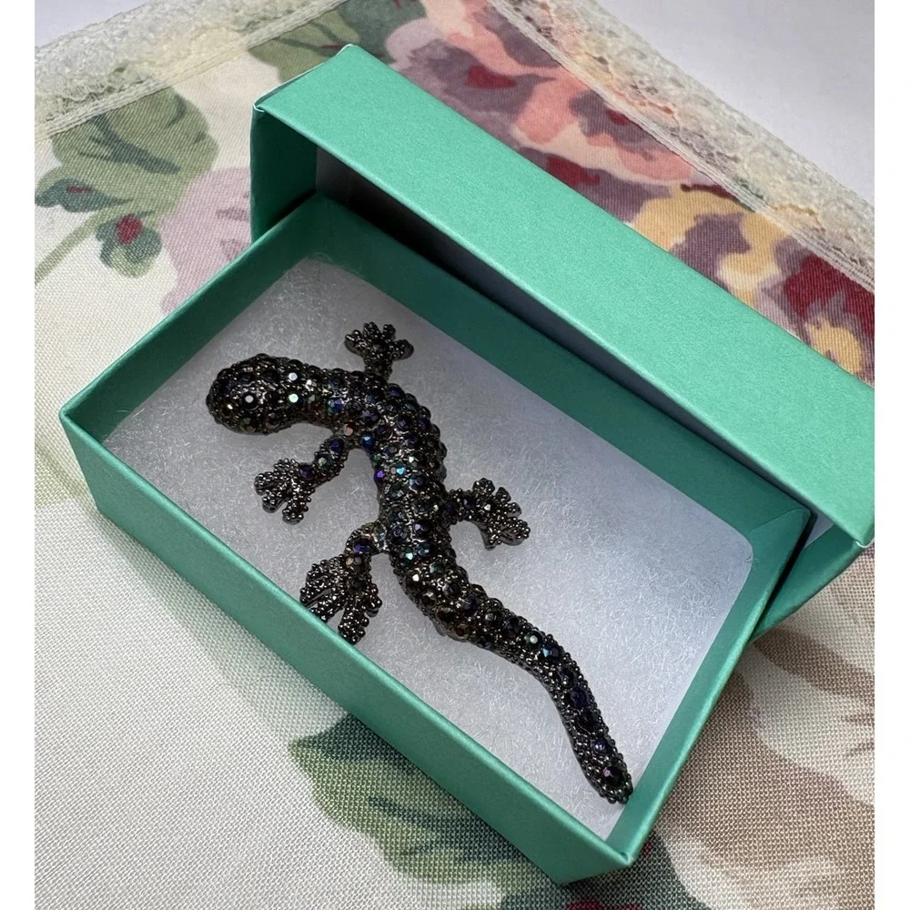 Vintage Sparkling Gecko Lizard Brooch Pin Estate Gift Boxed Iridescent Crystals